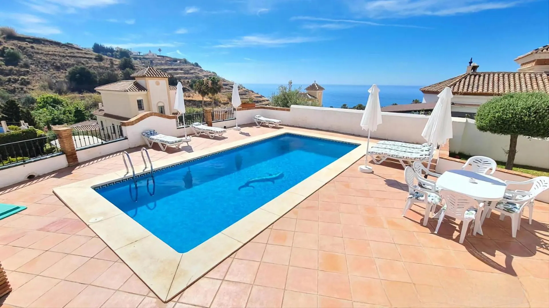 Nerja Villas Tamango Hill Silhouse Španělsko